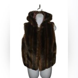 Jones New  YORK, Beautiful faux fur vest jacket is dark